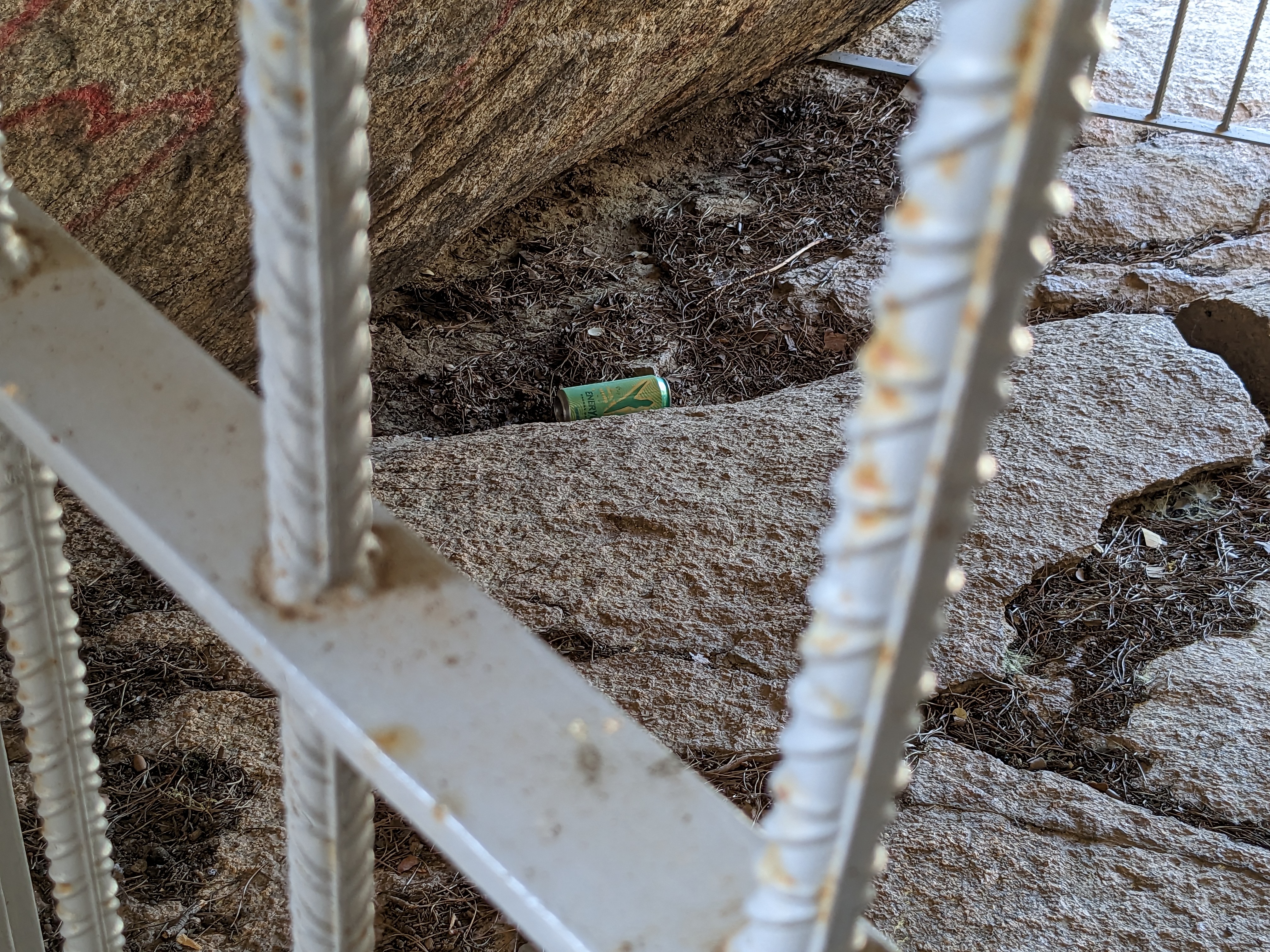 La zona de la reja, donde las pinturas rupestres, no muy lejos del embalse de San Juan, Mayo de 2023.
